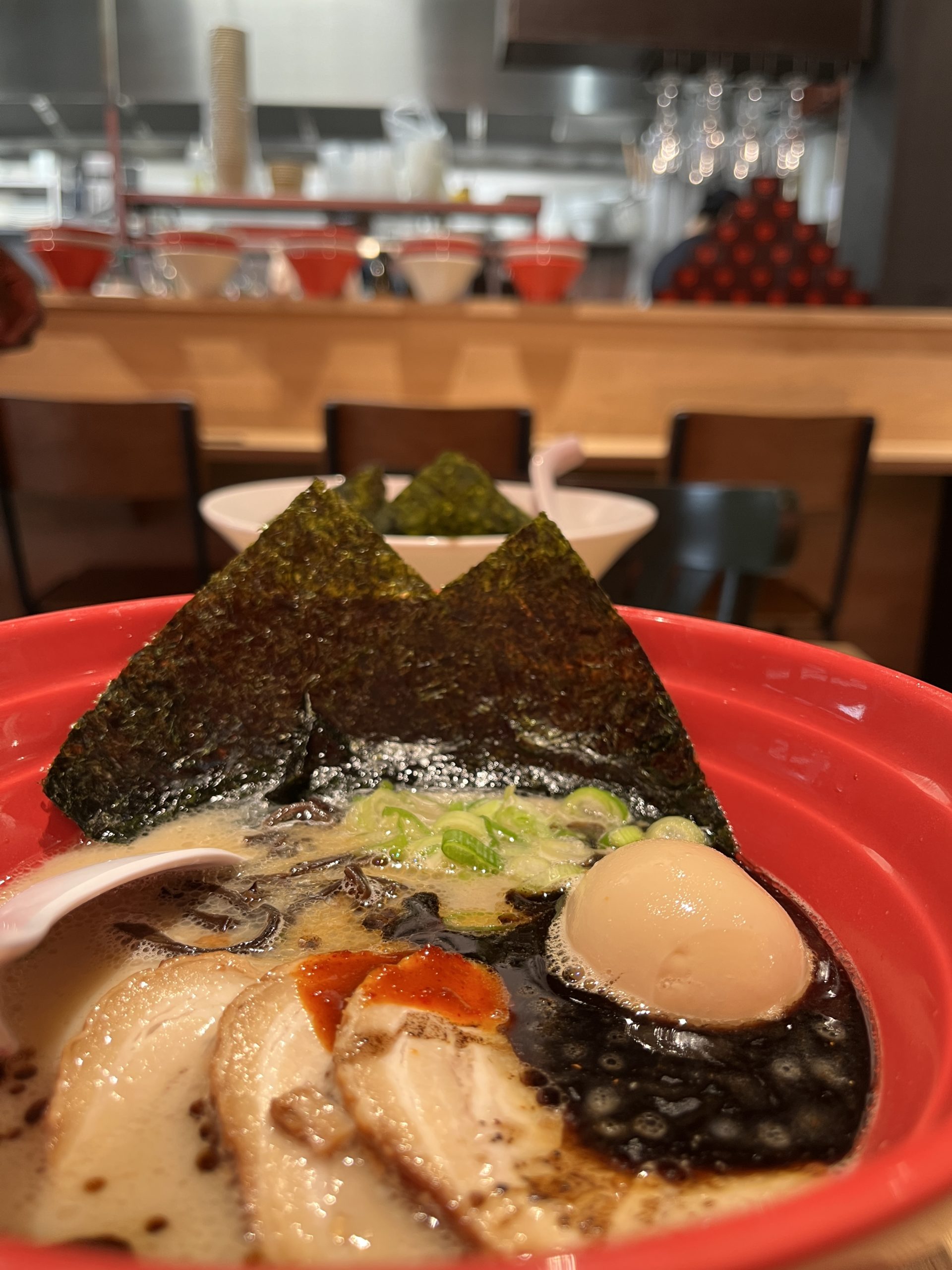 Ramen akamaru special chez IPPUDO Paris au 41 rue de la Roquette 75011